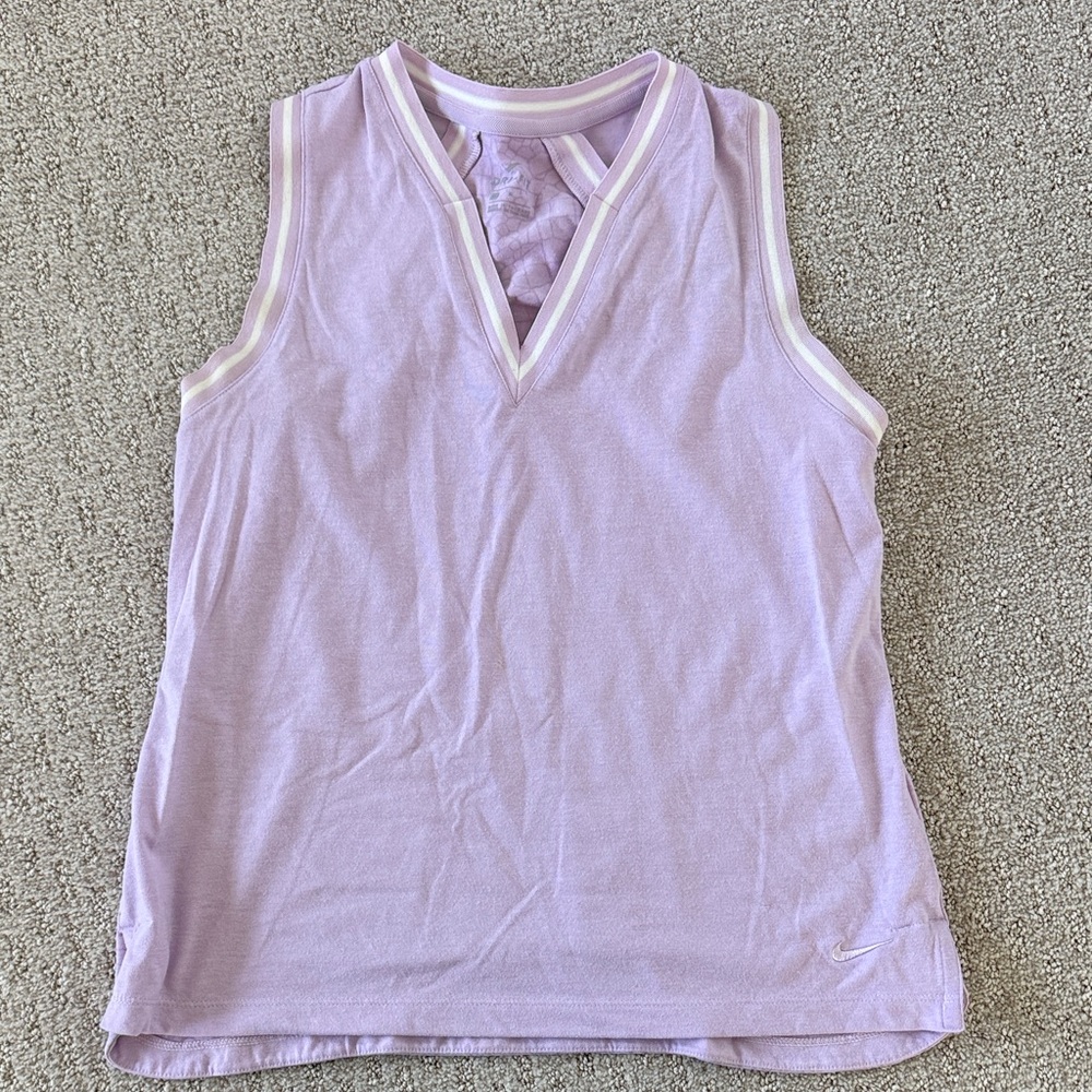 Nike Light Purple V-Neck Sleeveless Golf Top. Medium.